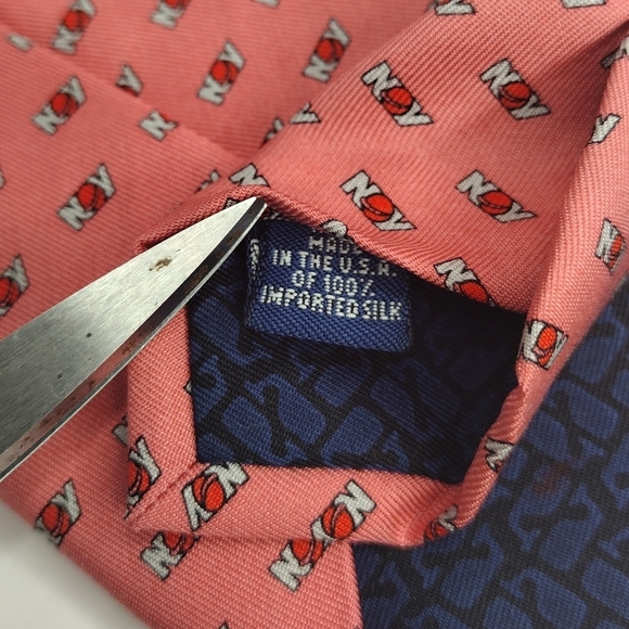 NWT Vineyard Vines Martha's Vineyard Silk Tie - Picture 9 of 11